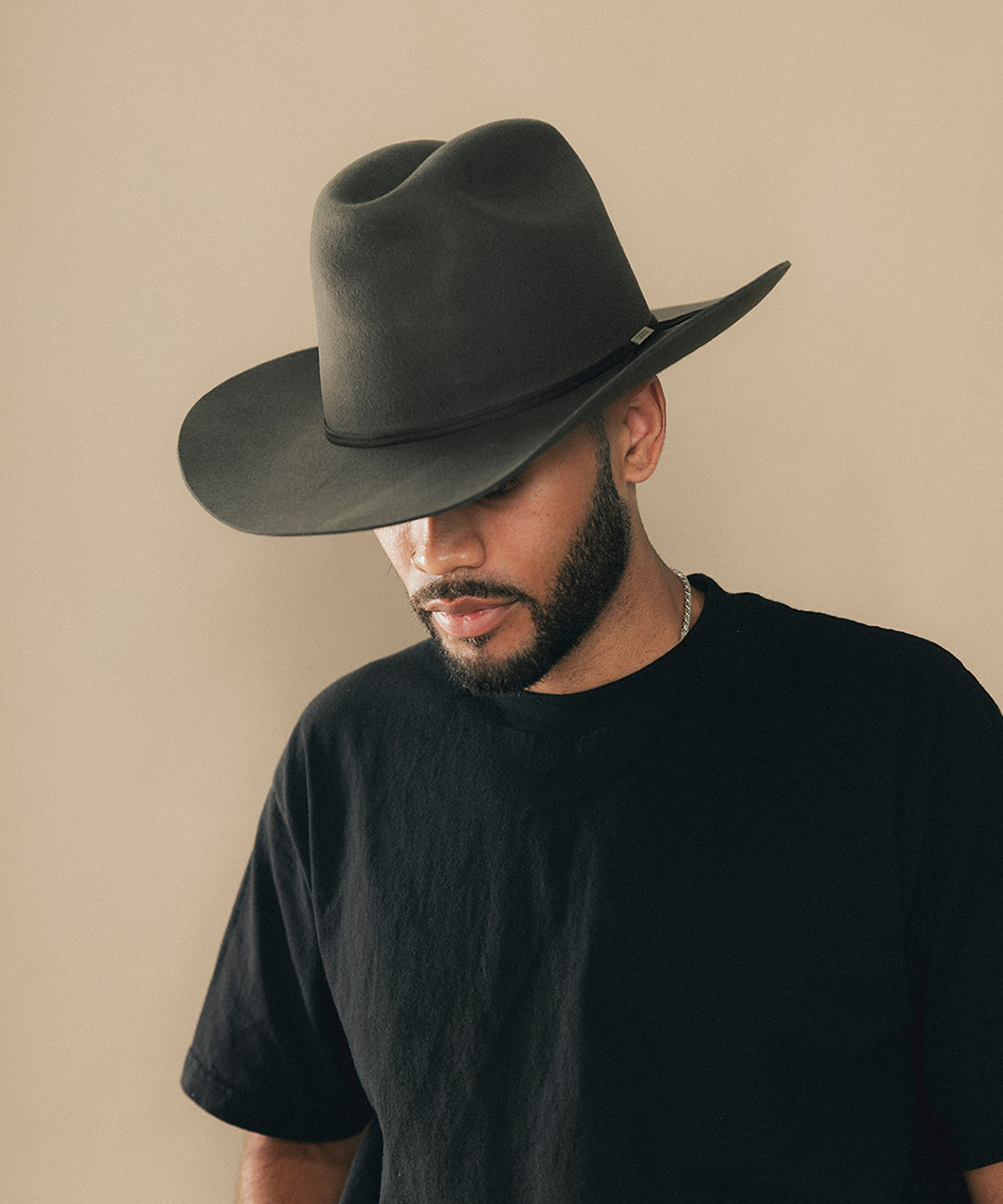 Man wearing a cowboy hat with a beige background #color_hickory