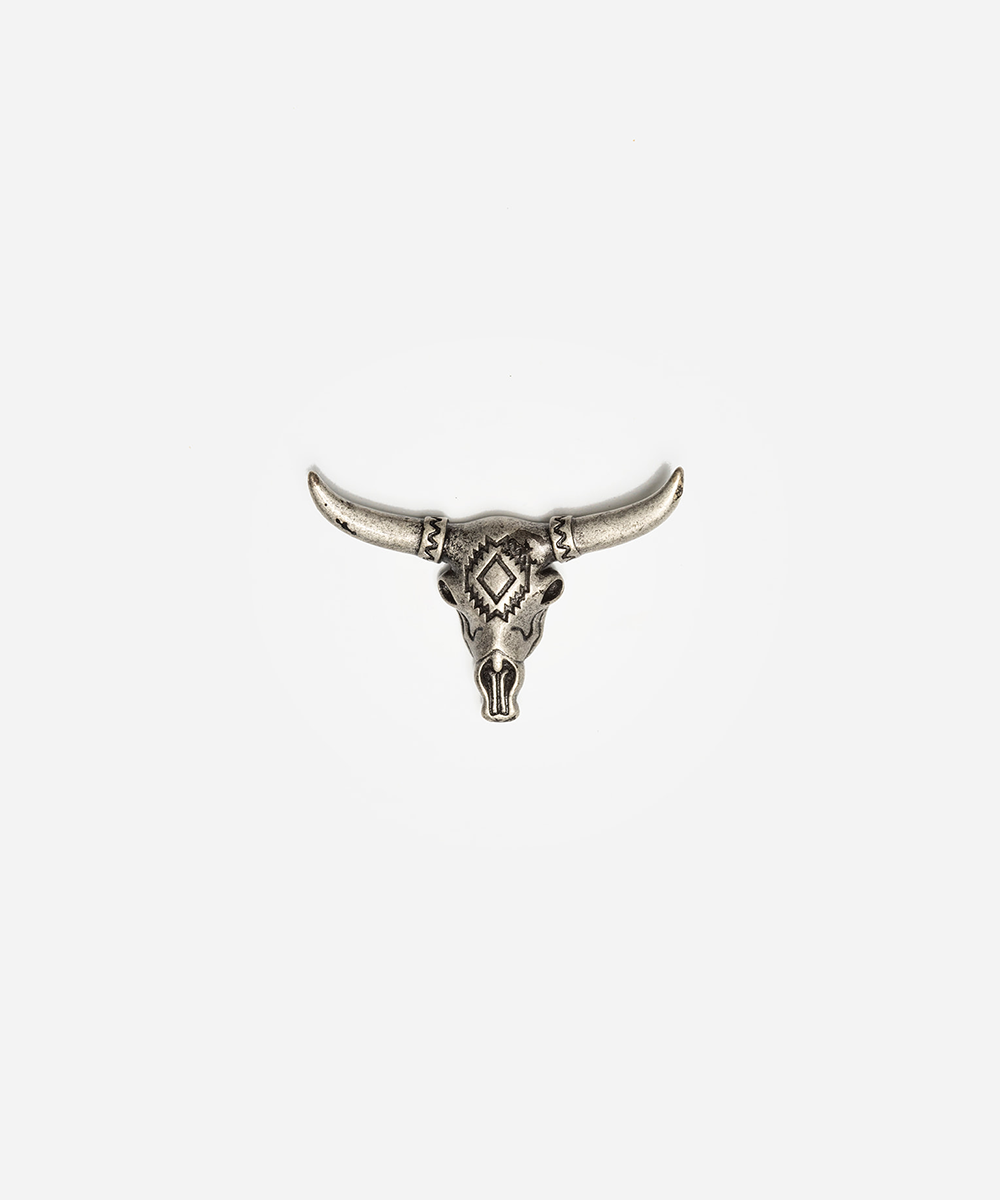 A silver-toned metal stud earring shaped like a stylized longhorn skull with curved horns and a diamond motif on the forehead, centered on a plain light gray background #color_anti silver