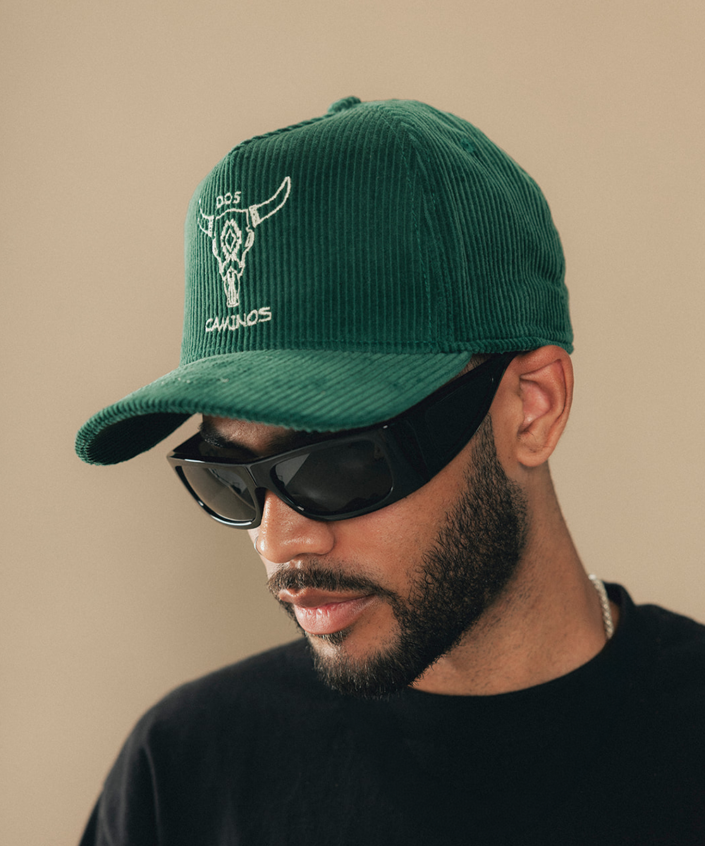 Man wearing a trucker hat in a beige background #color_saguaro