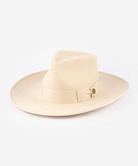 Beige fedora hat with a wide brim on a white background #color_buckskin