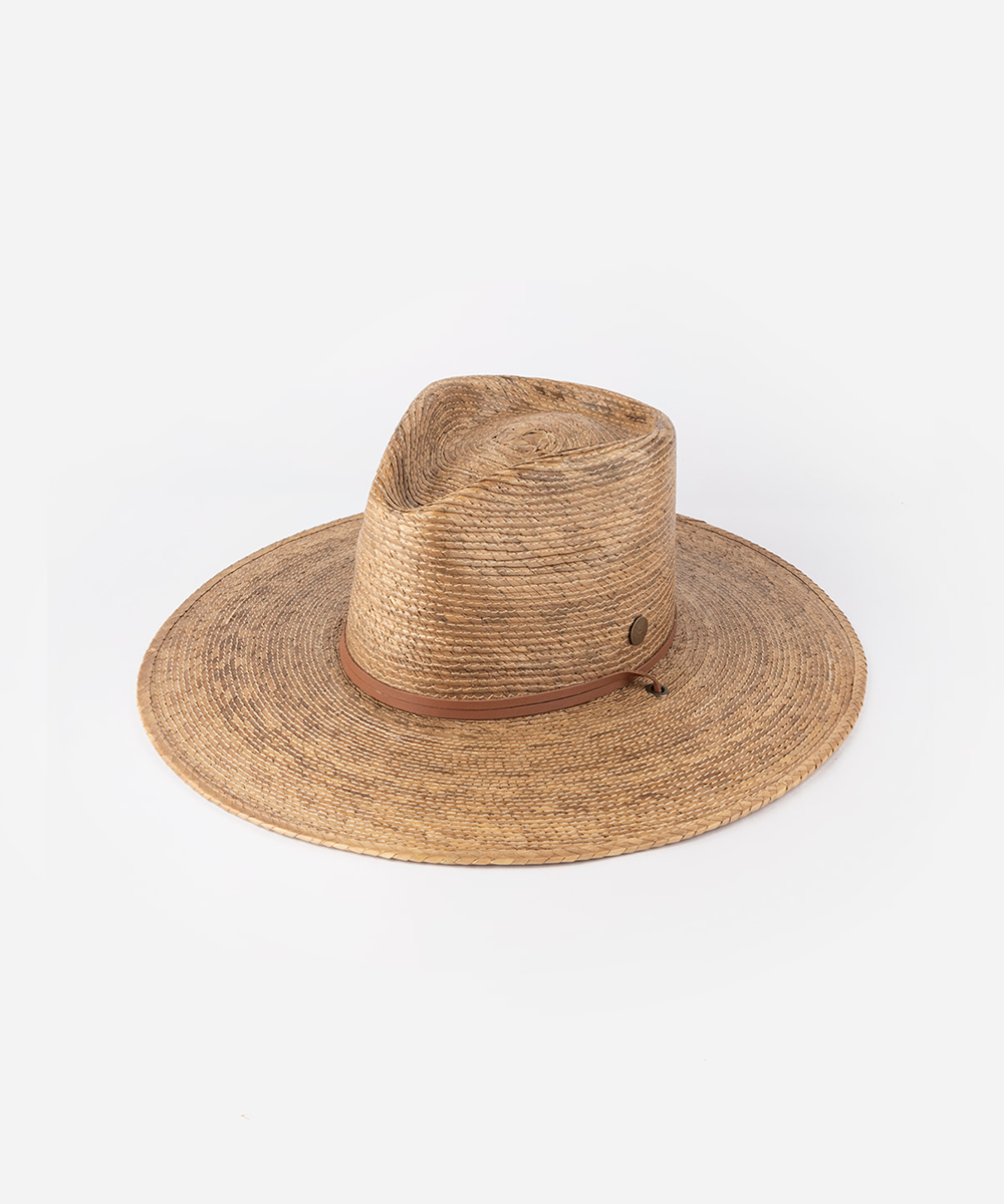 Palm straw hat with a decorative band in a white background #color_toasted