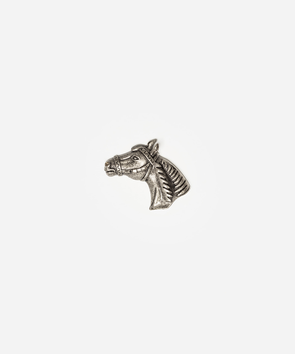 Horse hat pin in a white background #color_anti silver