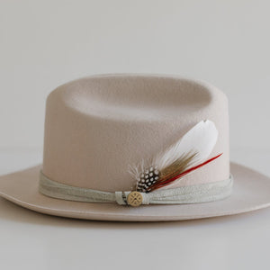 FEATHER – WHITE AND RUST