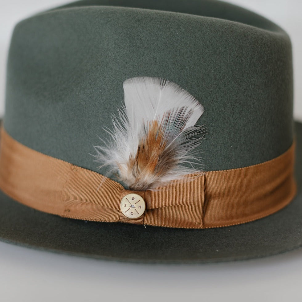TouchéToday - Greyish hat feather